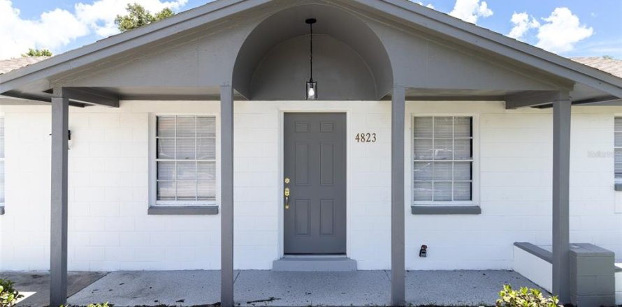House in Tampa, Florida 3 bedrooms, 107.86 sq.m. № 1802997