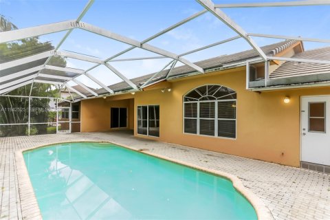 Снять в аренду виллу или дом в Пемброк-Пайнс, Флорида 4 спальни, 256.41м2, № 1999982 - фото 14