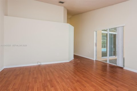 Снять в аренду виллу или дом в Пемброк-Пайнс, Флорида 4 спальни, 256.41м2, № 1999982 - фото 10