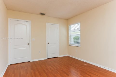 Снять в аренду виллу или дом в Пемброк-Пайнс, Флорида 4 спальни, 256.41м2, № 1999982 - фото 11