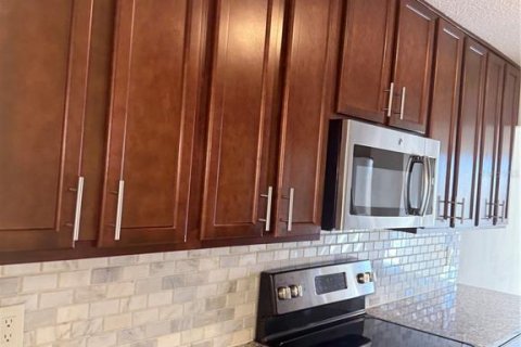 Townhouse in Winter Park, Florida 3 bedrooms, 135.27 sq.m. № 1877243 - photo 4