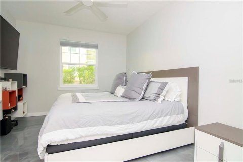 Condo in Tampa, Florida, 1 bedroom  № 1833561 - photo 11