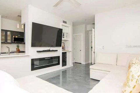Condo in Tampa, Florida, 1 bedroom  № 1833561 - photo 1