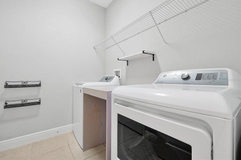 House in Winter Garden, Florida 3 bedrooms, 204.11 sq.m. № 1878159 - photo 28