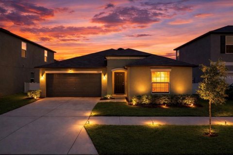 House in Riverview, Florida 4 bedrooms, 179.77 sq.m. № 2103720