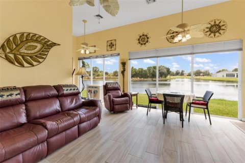House in Port Charlotte, Florida 2 bedrooms, 189.43 sq.m. № 2337490 - photo 6