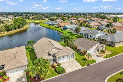 House in Port Charlotte, Florida 2 bedrooms, 189.43 sq.m. № 2337490 - photo 2