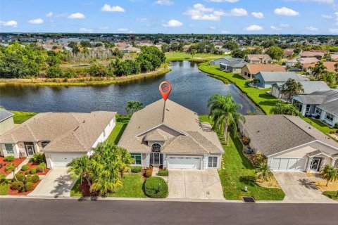 House in Port Charlotte, Florida 2 bedrooms, 189.43 sq.m. № 2337490 - photo 24