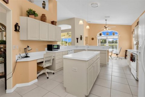 House in Port Charlotte, Florida 2 bedrooms, 189.43 sq.m. № 2337490 - photo 12