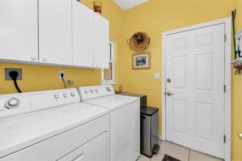 House in Port Charlotte, Florida 2 bedrooms, 189.43 sq.m. № 2337490 - photo 22