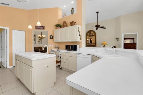 House in Port Charlotte, Florida 2 bedrooms, 189.43 sq.m. № 2337490 - photo 13