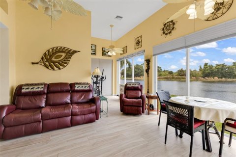 House in Port Charlotte, Florida 2 bedrooms, 189.43 sq.m. № 2337490 - photo 7