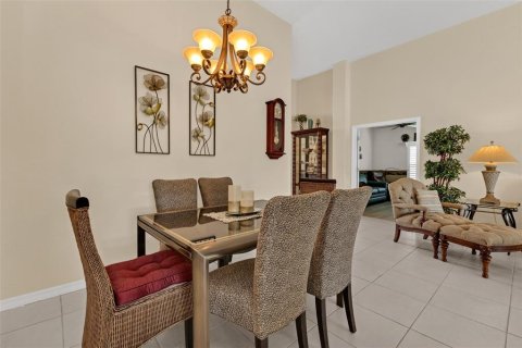 House in Port Charlotte, Florida 2 bedrooms, 189.43 sq.m. № 2337490 - photo 10