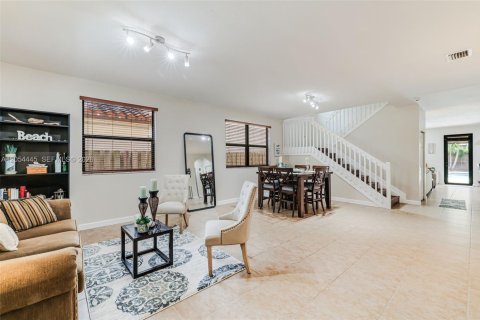 Villa ou maison à vendre à Miami, Floride: 4 chambres, 287.07 m2 № 2186399 - photo 4
