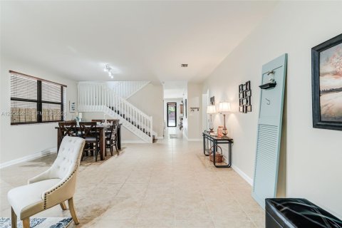 Villa ou maison à vendre à Miami, Floride: 4 chambres, 287.07 m2 № 2186399 - photo 5