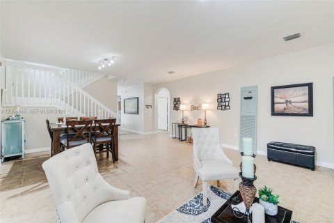 Villa ou maison à vendre à Miami, Floride: 4 chambres, 287.07 m2 № 2186399 - photo 7