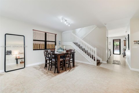 Villa ou maison à vendre à Miami, Floride: 4 chambres, 287.07 m2 № 2186399 - photo 10