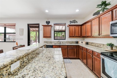 Villa ou maison à vendre à Miami, Floride: 4 chambres, 287.07 m2 № 2186399 - photo 24
