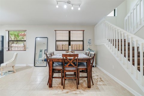 Villa ou maison à vendre à Miami, Floride: 4 chambres, 287.07 m2 № 2186399 - photo 9