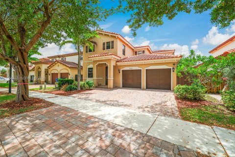 Villa ou maison à vendre à Miami, Floride: 4 chambres, 287.07 m2 № 2186399 - photo 3