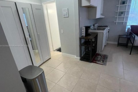 Condo in Miami Beach, Florida  № 1875381 - photo 13