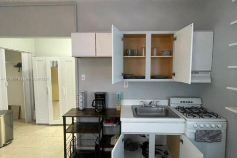 Condo in Miami Beach, Florida  № 1875381 - photo 9