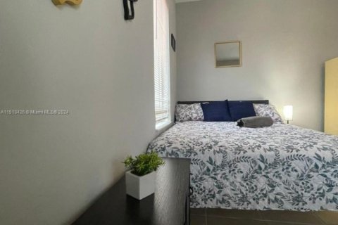 Condo in Miami Beach, Florida  № 1875381 - photo 11