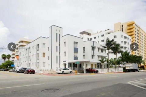 Condo in Miami Beach, Florida  № 1875381 - photo 1