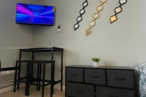 Condo in Miami Beach, Florida  № 1875381 - photo 16