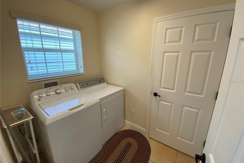 House in The Villages, Florida 3 bedrooms, 162.95 sq.m. № 1841547 - photo 13