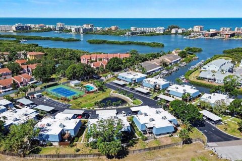 Townhouse in Seminole, Florida 2 bedrooms, 145.3 sq.m. № 2215612