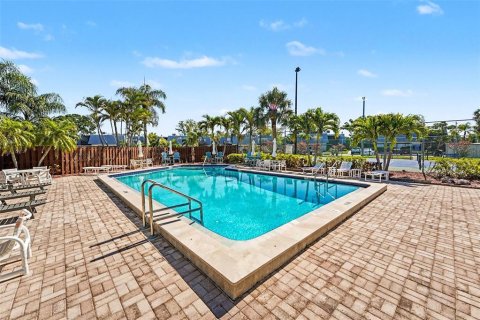 Adosado en venta en Seminole, Florida, 2 dormitorios, 145.3 m2 № 2215612 - foto 30