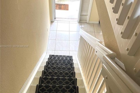 Adosado en alquiler en North Miami Beach, Florida, 3 dormitorios, 109.81 m2 № 2003113 - foto 2