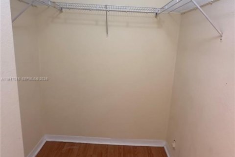 Adosado en alquiler en North Miami Beach, Florida, 3 dormitorios, 109.81 m2 № 2003113 - foto 18