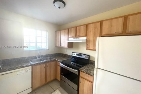 Adosado en alquiler en North Miami Beach, Florida, 3 dormitorios, 109.81 m2 № 2003113 - foto 4
