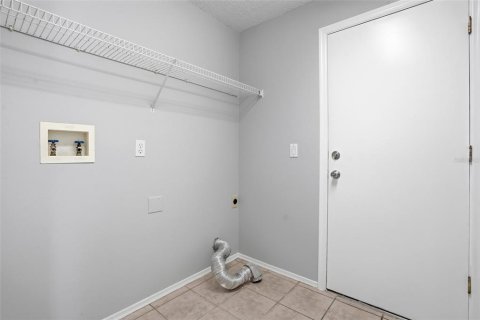 House in Orlando, Florida 4 bedrooms, 170.75 sq.m. № 2107628 - photo 26