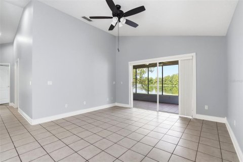 House in Orlando, Florida 4 bedrooms, 170.75 sq.m. № 2107628 - photo 13