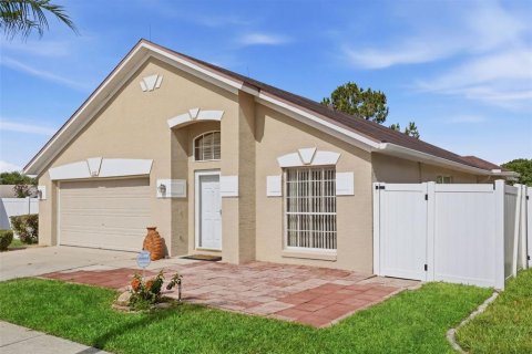 House in Orlando, Florida 4 bedrooms, 170.75 sq.m. № 2107628 - photo 2