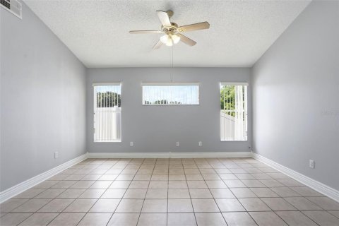 House in Orlando, Florida 4 bedrooms, 170.75 sq.m. № 2107628 - photo 14
