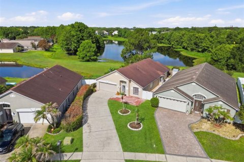 House in Orlando, Florida 4 bedrooms, 170.75 sq.m. № 2107628 - photo 3