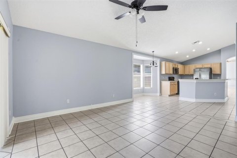 House in Orlando, Florida 4 bedrooms, 170.75 sq.m. № 2107628 - photo 11