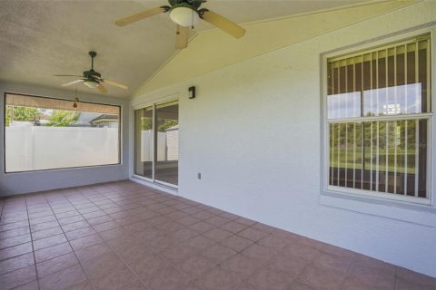 House in Orlando, Florida 4 bedrooms, 170.75 sq.m. № 2107628 - photo 28