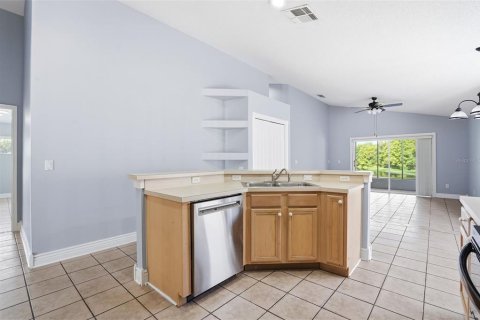 House in Orlando, Florida 4 bedrooms, 170.75 sq.m. № 2107628 - photo 10
