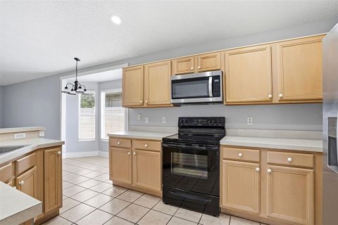 House in Orlando, Florida 4 bedrooms, 170.75 sq.m. № 2107628 - photo 8