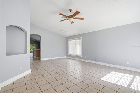 House in Orlando, Florida 4 bedrooms, 170.75 sq.m. № 2107628 - photo 4