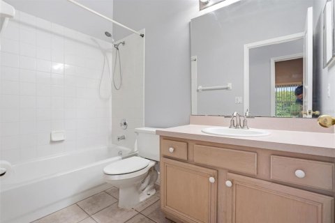 House in Orlando, Florida 4 bedrooms, 170.75 sq.m. № 2107628 - photo 18