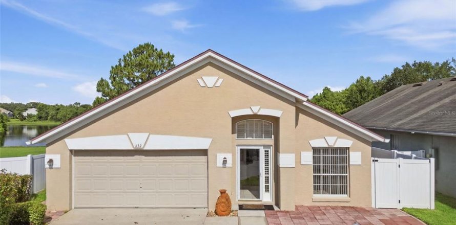 House in Orlando, Florida 4 bedrooms, 170.75 sq.m. № 2107628