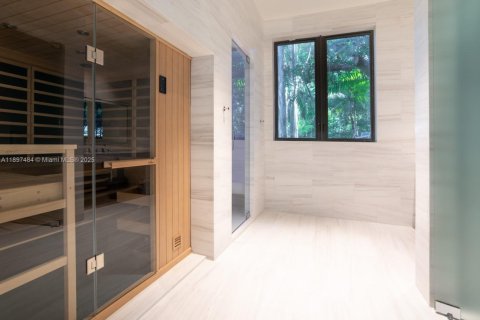 House in Miami, Florida 6 bedrooms, 577.67 sq.m. № 1952404 - photo 8