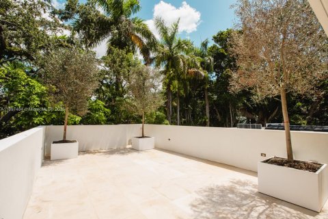 House in Miami, Florida 6 bedrooms, 577.67 sq.m. № 1952404 - photo 6