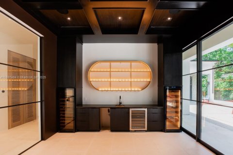 House in Miami, Florida 6 bedrooms, 577.67 sq.m. № 1952404 - photo 5